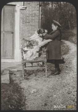 Nicole Riston et son chien (Malzéville)
